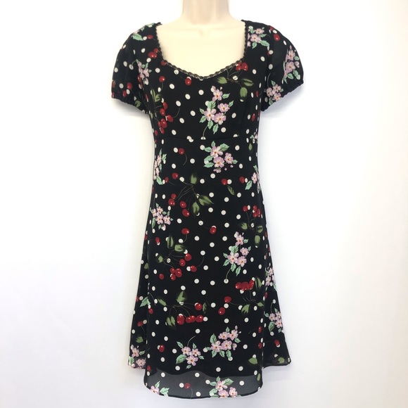 Ronni Nicole Dresses & Skirts - Ronni Nicole Petite Black Cherry Print  Sweetheart Neckline dress